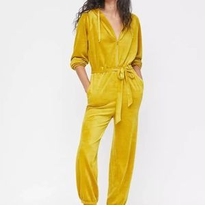 Anthropologie Cozy Velvet Hooded Jumpsuit
Saturday/Sunday size XS GREY